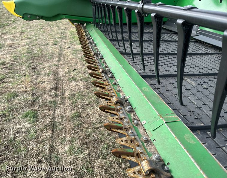 image for item DQ6718 2021 John Deere HD40R flex draper head
