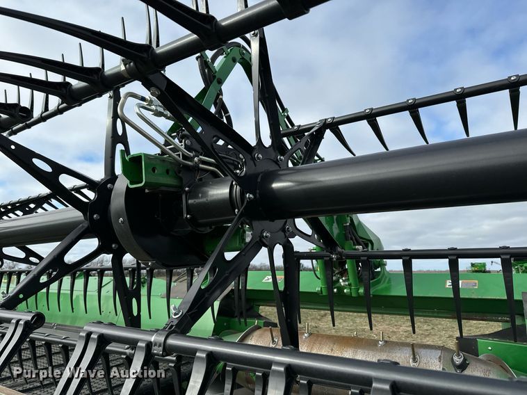 image for item DQ6718 2021 John Deere HD40R flex draper head
