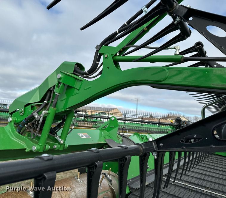 image for item DQ6718 2021 John Deere HD40R flex draper head