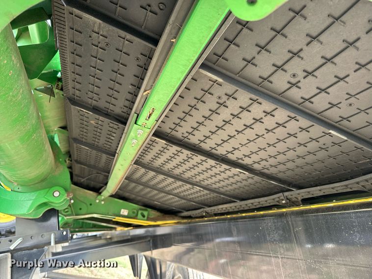 image for item DQ6718 2021 John Deere HD40R flex draper head