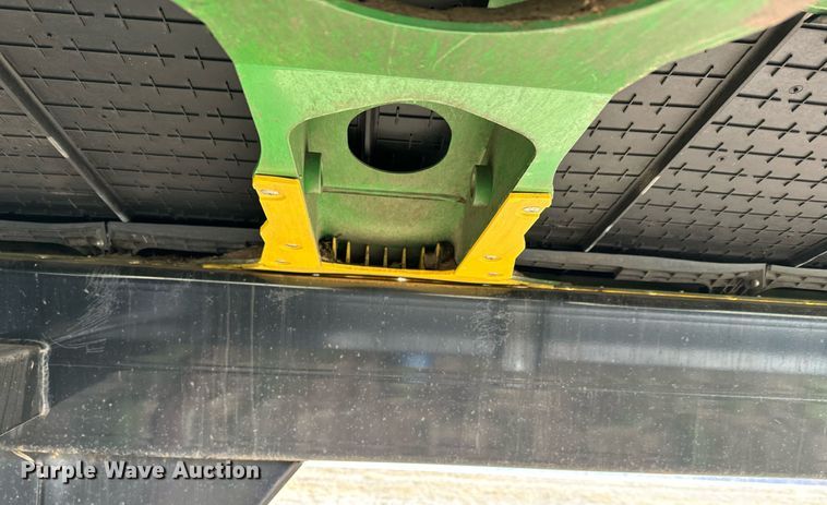 image for item DQ6718 2021 John Deere HD40R flex draper head