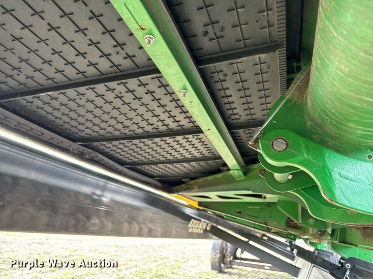 image for item DQ6718 2021 John Deere HD40R flex draper head