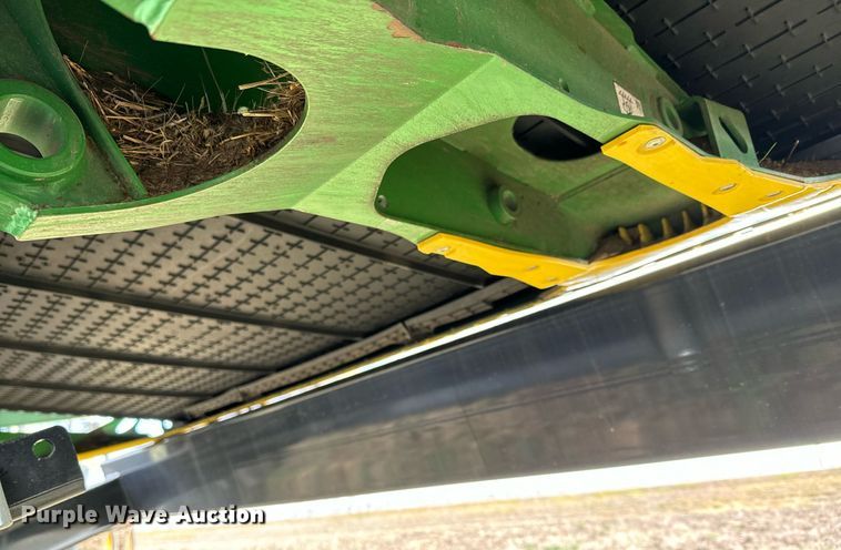 image for item DQ6718 2021 John Deere HD40R flex draper head