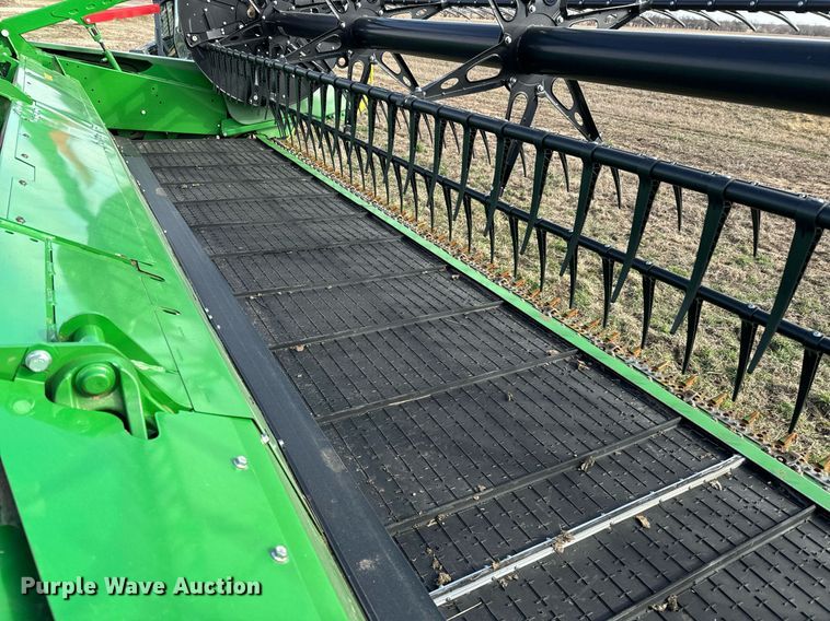 image for item DQ6718 2021 John Deere HD40R flex draper head