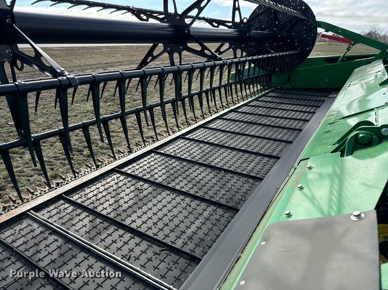 image for item DQ6718 2021 John Deere HD40R flex draper head