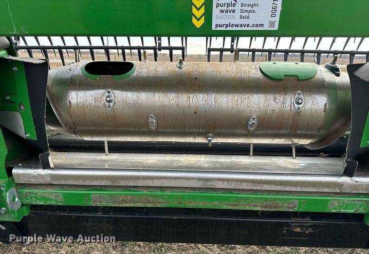image for item DQ6718 2021 John Deere HD40R flex draper head