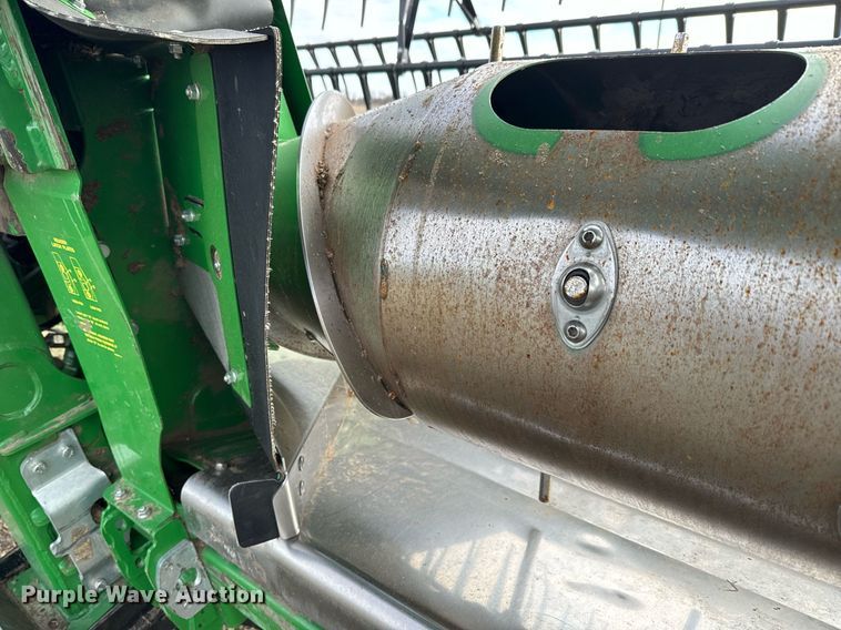 image for item DQ6718 2021 John Deere HD40R flex draper head