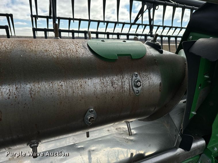 image for item DQ6718 2021 John Deere HD40R flex draper head