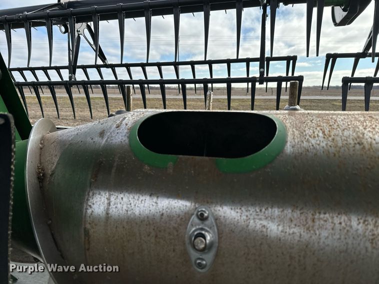 image for item DQ6718 2021 John Deere HD40R flex draper head