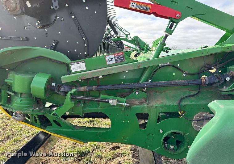 image for item DQ6718 2021 John Deere HD40R flex draper head