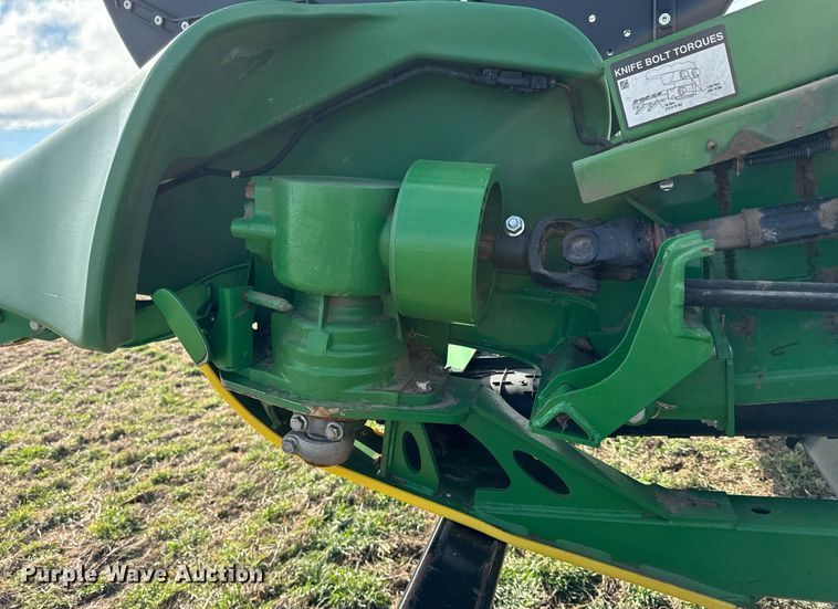 image for item DQ6718 2021 John Deere HD40R flex draper head