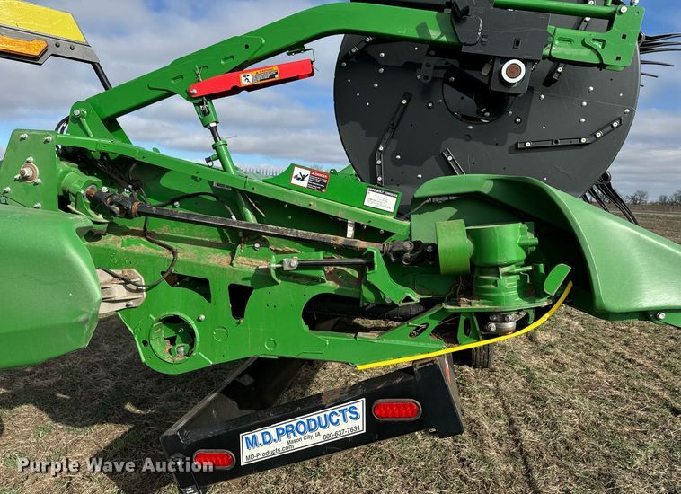 image for item DQ6718 2021 John Deere HD40R flex draper head