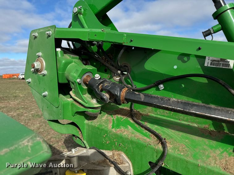 image for item DQ6718 2021 John Deere HD40R flex draper head