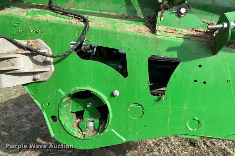 image for item DQ6718 2021 John Deere HD40R flex draper head
