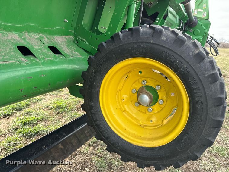 image for item DQ6718 2021 John Deere HD40R flex draper head