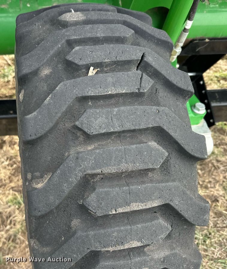 image for item DQ6718 2021 John Deere HD40R flex draper head