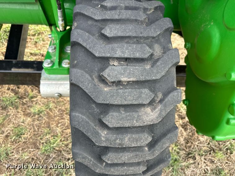 image for item DQ6718 2021 John Deere HD40R flex draper head