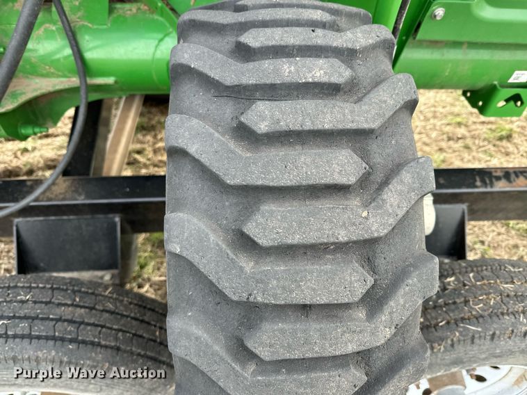 image for item DQ6718 2021 John Deere HD40R flex draper head