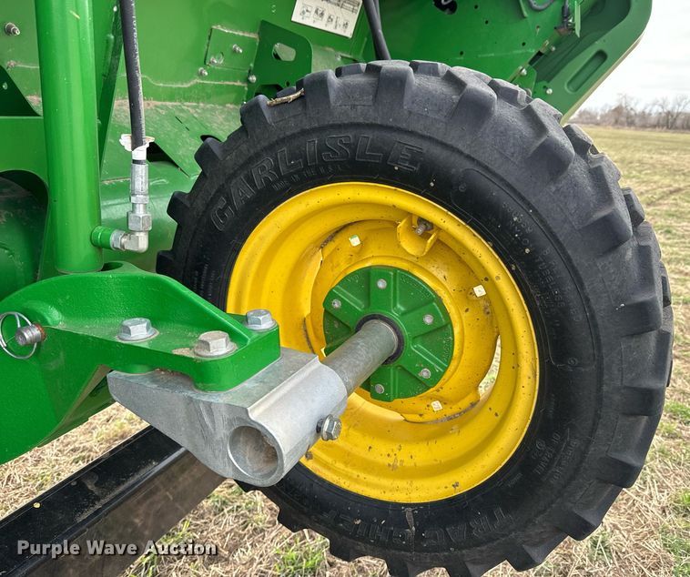 image for item DQ6718 2021 John Deere HD40R flex draper head