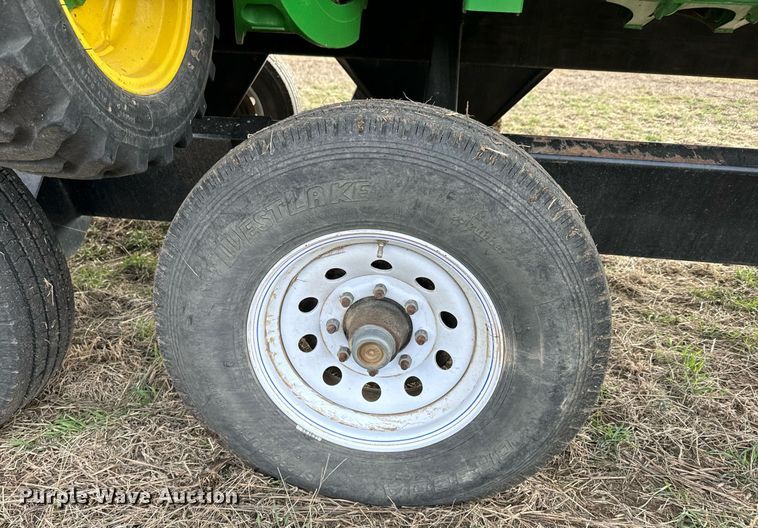 image for item DQ6718 2021 John Deere HD40R flex draper head