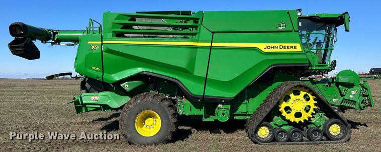 image for item DQ6723 2022 John Deere X9 1100 Signature Edition RWA combine