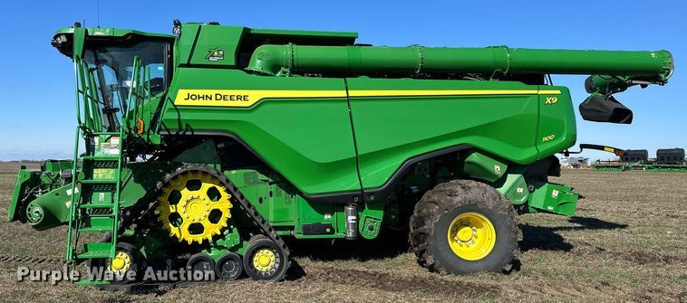 image for item DQ6723 2022 John Deere X9 1100 Signature Edition RWA combine