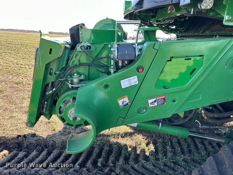 image for item DQ6723 2022 John Deere X9 1100 Signature Edition RWA combine