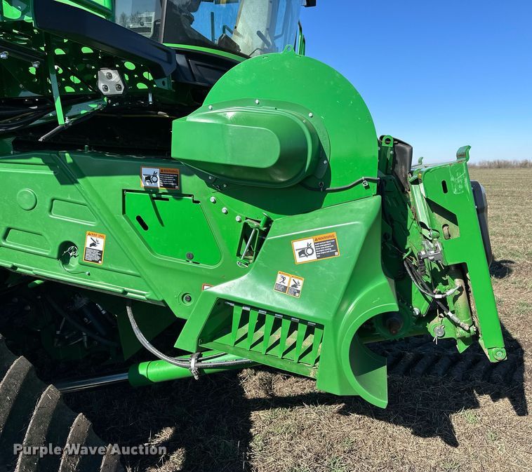 image for item DQ6723 2022 John Deere X9 1100 Signature Edition RWA combine
