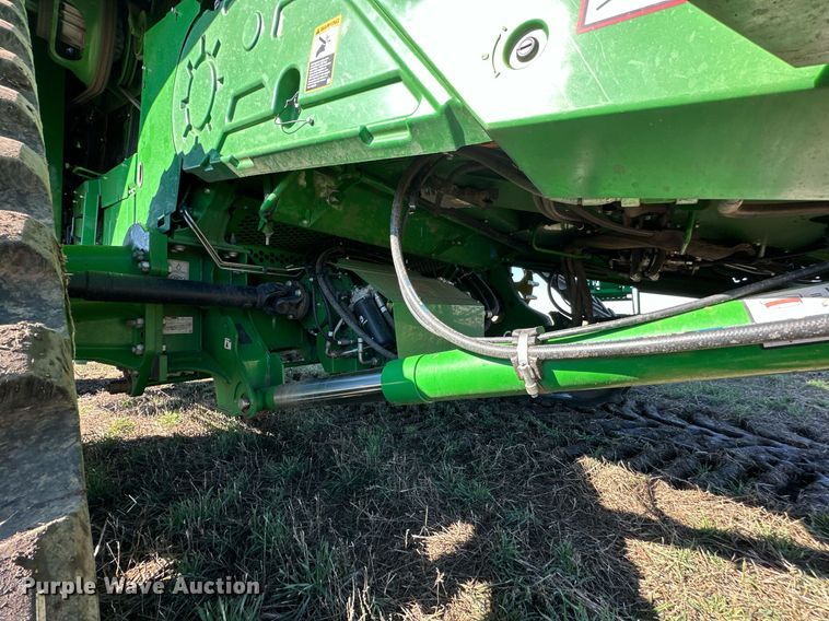 image for item DQ6723 2022 John Deere X9 1100 Signature Edition RWA combine