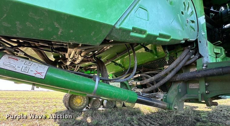 image for item DQ6723 2022 John Deere X9 1100 Signature Edition RWA combine
