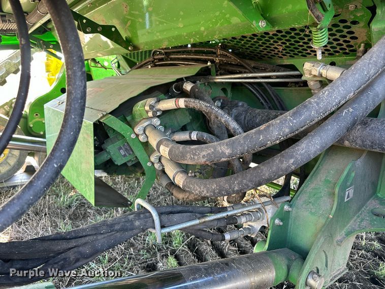 image for item DQ6723 2022 John Deere X9 1100 Signature Edition RWA combine