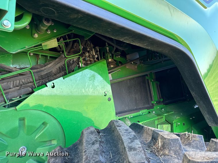image for item DQ6723 2022 John Deere X9 1100 Signature Edition RWA combine