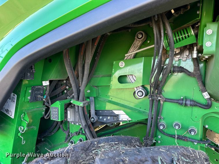 image for item DQ6723 2022 John Deere X9 1100 Signature Edition RWA combine