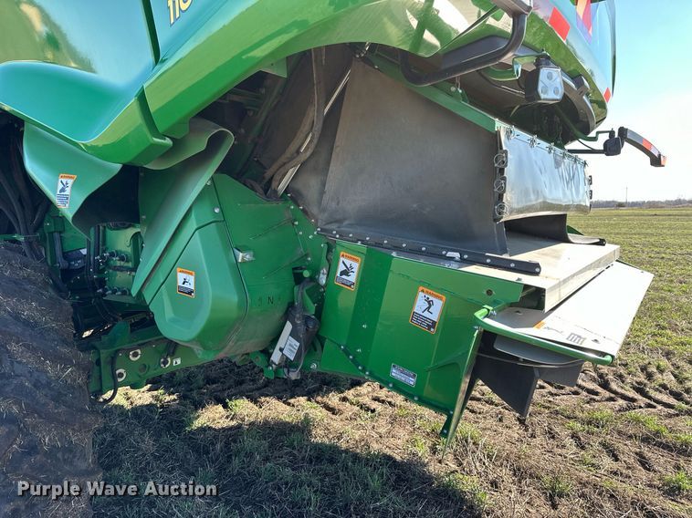 image for item DQ6723 2022 John Deere X9 1100 Signature Edition RWA combine