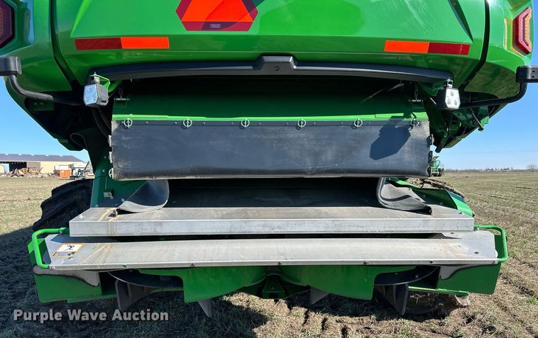 image for item DQ6723 2022 John Deere X9 1100 Signature Edition RWA combine