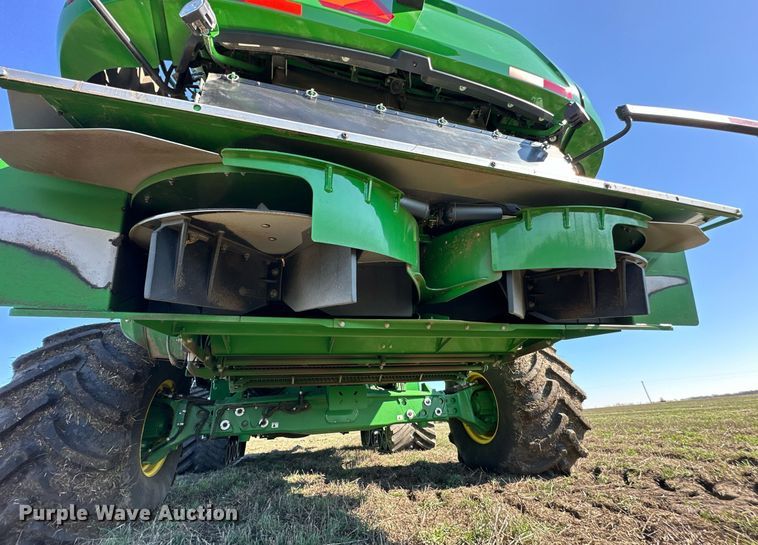 image for item DQ6723 2022 John Deere X9 1100 Signature Edition RWA combine