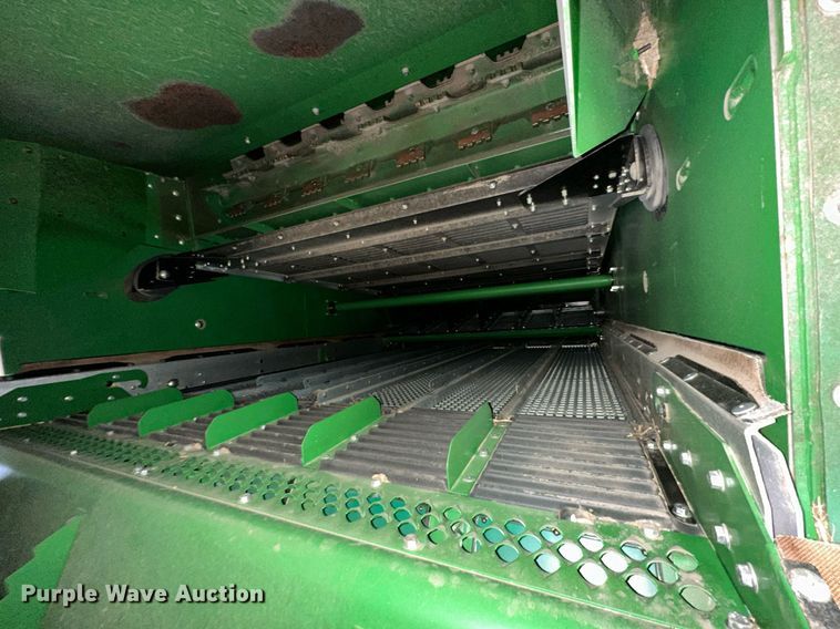 image for item DQ6723 2022 John Deere X9 1100 Signature Edition RWA combine