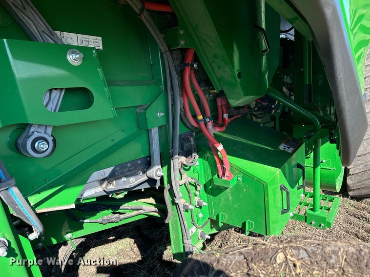 image for item DQ6723 2022 John Deere X9 1100 Signature Edition RWA combine
