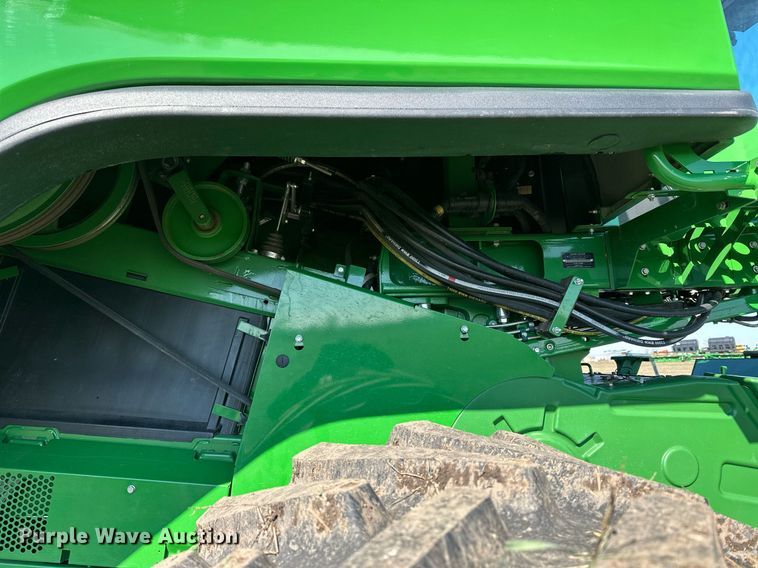 image for item DQ6723 2022 John Deere X9 1100 Signature Edition RWA combine