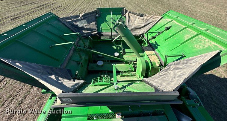 image for item DQ6723 2022 John Deere X9 1100 Signature Edition RWA combine