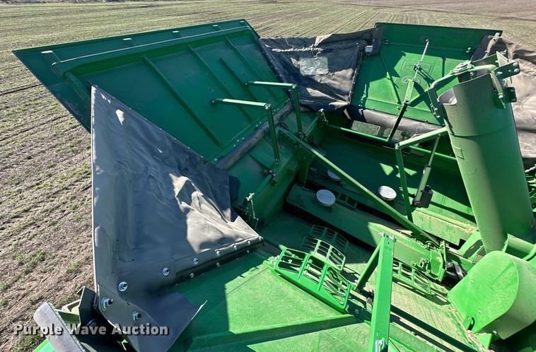 image for item DQ6723 2022 John Deere X9 1100 Signature Edition RWA combine