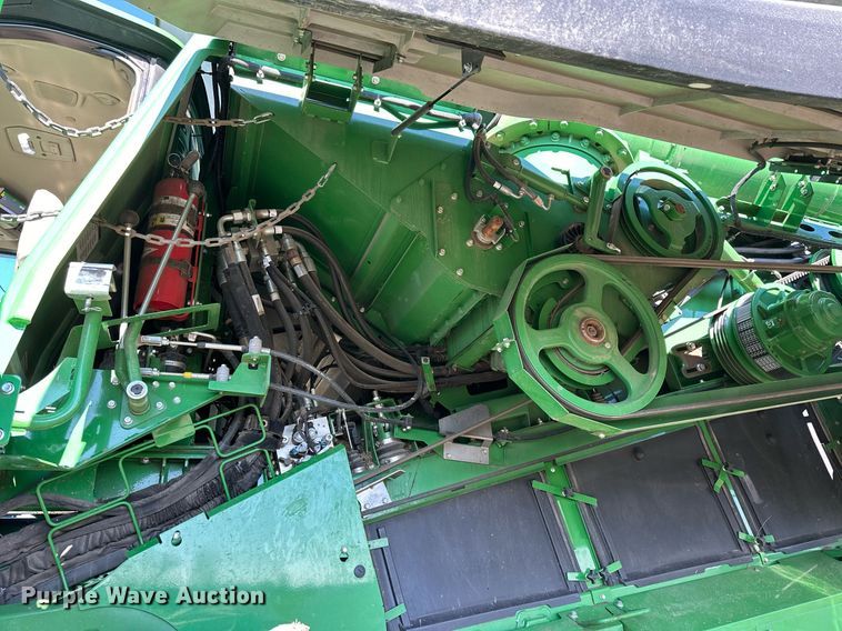 image for item DQ6723 2022 John Deere X9 1100 Signature Edition RWA combine