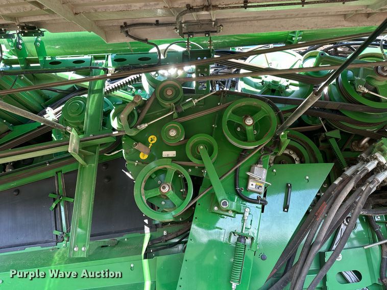 image for item DQ6723 2022 John Deere X9 1100 Signature Edition RWA combine