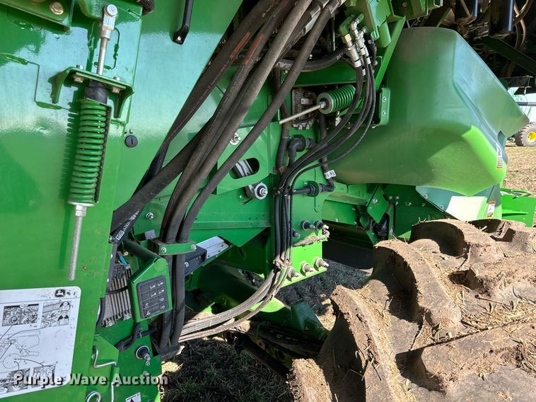 image for item DQ6723 2022 John Deere X9 1100 Signature Edition RWA combine