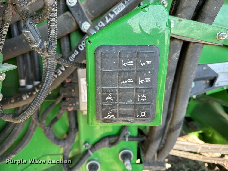 image for item DQ6723 2022 John Deere X9 1100 Signature Edition RWA combine