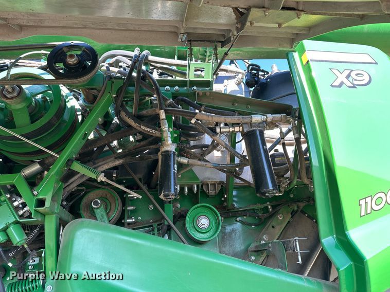 image for item DQ6723 2022 John Deere X9 1100 Signature Edition RWA combine