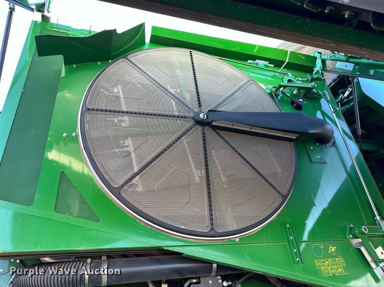 image for item DQ6723 2022 John Deere X9 1100 Signature Edition RWA combine