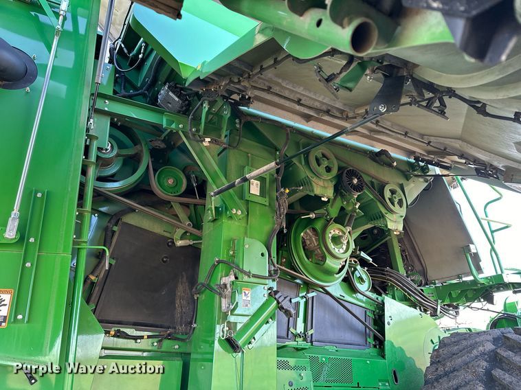 image for item DQ6723 2022 John Deere X9 1100 Signature Edition RWA combine
