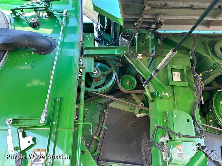 image for item DQ6723 2022 John Deere X9 1100 Signature Edition RWA combine