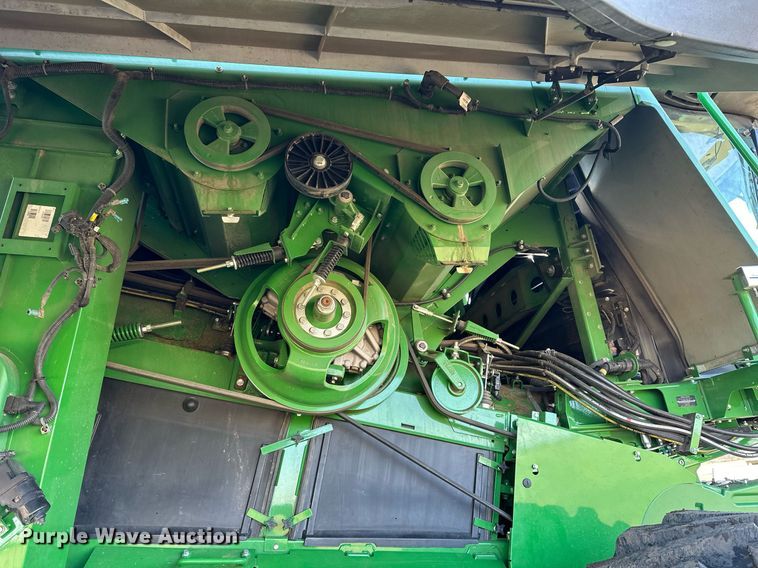 image for item DQ6723 2022 John Deere X9 1100 Signature Edition RWA combine